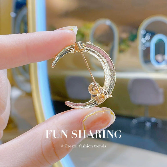 Alloy Pearl Flower Moon Brooch For Women With Electroplating