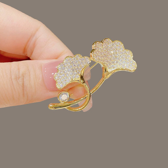 Alloy Pearl Ginkgo Leaf Brooch Electroplated Women's Natural Style Suit Coat Pin Accessories
