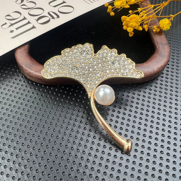 Alloy Pearl Ginkgo Leaf Rhinestone Brooch With Electroplating Treatment And Flower Pattern For Unisex