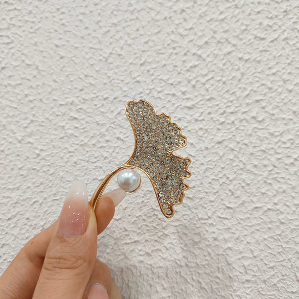 Alloy Pearl Ginkgo Leaf Rhinestone Brooch With Electroplating Treatment And Flower Pattern For Unisex