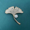 Alloy Pearl Ginkgo Leaf Rhinestone Brooch With Electroplating Treatment And Flower Pattern For Unisex