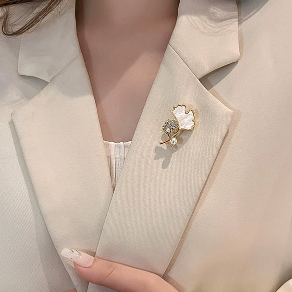 Alloy Pearl Ginkgo Leaf Women's Natural Style Flower Pattern Electroplating Brooch