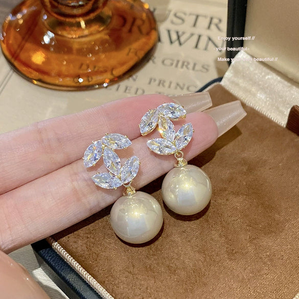 Alloy Pearl Inlaid Diamond Geometric Earrings For Women With Zirconia And Light Luxury Style
