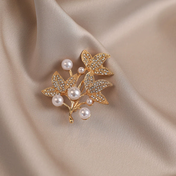 Alloy Pearl Leaf Rhinestone Antiglare Buckle Flower Brooch Electroplated Women's Minimalist Luxury Accessory