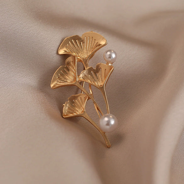 Alloy Pearl Women's Minimalist Flower Shaped Electroplated Ginkgo Leaf Antiexposure Coat Brooch