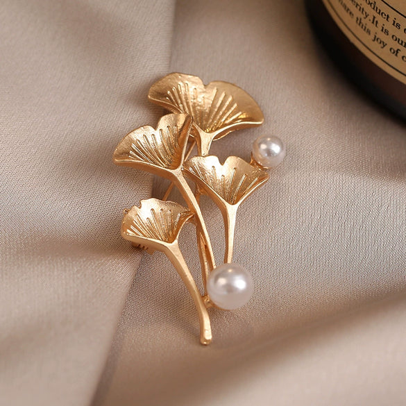 Alloy Pearl Women's Minimalist Flower Shaped Electroplated Ginkgo Leaf Antiexposure Coat Brooch
