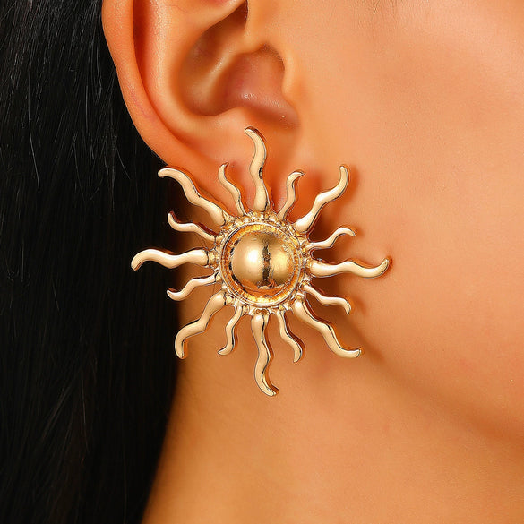 Alloy Pendant Necklace Electroplating Minimalist Style Sunflower Flame Design Unisex