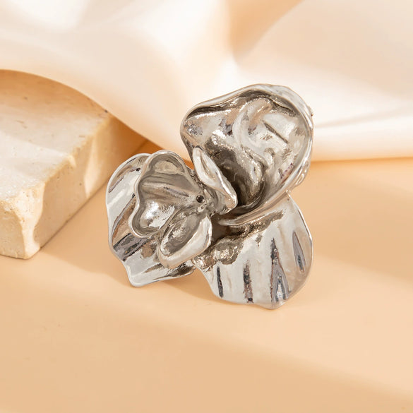 Alloy Pleated Flower Asymmetrical Stereo Ring With Electroplating