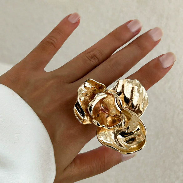 Alloy Pleated Flower Asymmetrical Stereo Ring With Electroplating