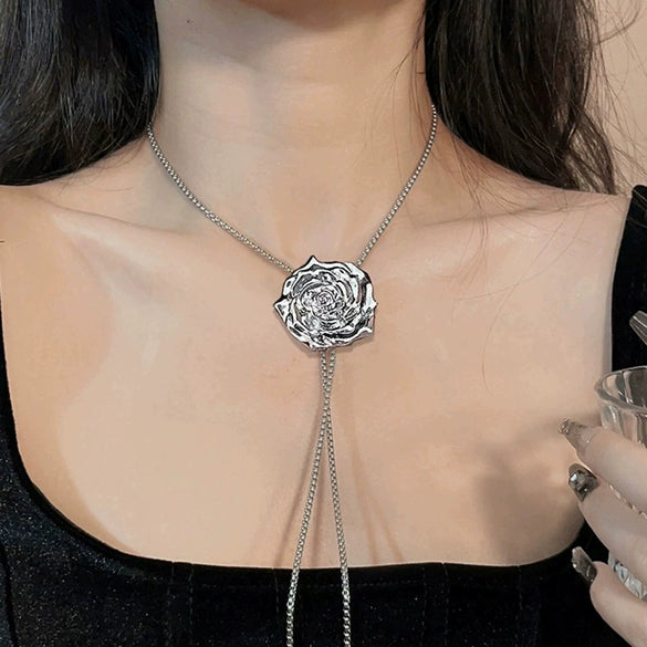 Alloy Pull Rose Petal Women's Necklace With Box Chain And Electroplating Fashion Flowers Style