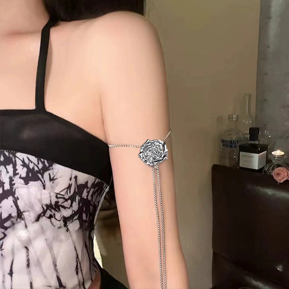 Alloy Pull Rose Petal Women's Necklace With Box Chain And Electroplating Fashion Flowers Style