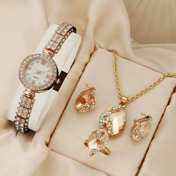Alloy Quartz Bracelet Watch With Round Diamond For Female Compact Exquisite And Leisure Style Jewelry Set
