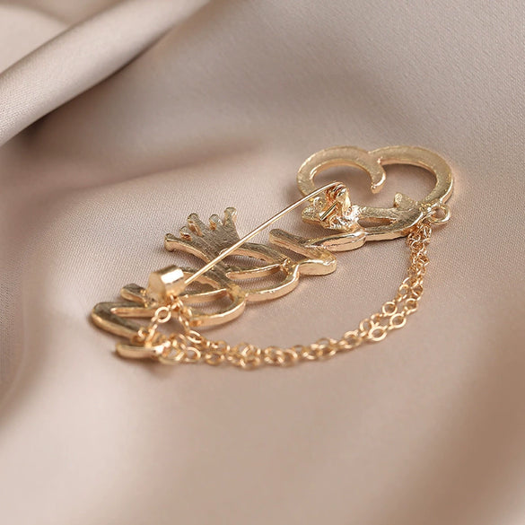 Alloy Queen Shape Electroplated Minimalist Women's Chain Brooch