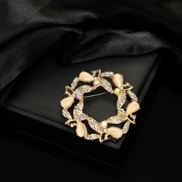 Alloy Retro Cat's Eye Stone Diamond Light Luxury Brooch With Geometric And Heart Shapes Electroplated