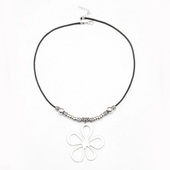Alloy Retro Flower Pendant Necklace With Geometric Pattern And Electroplating Treatment Unisex