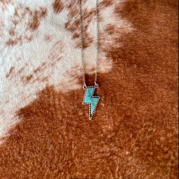 Alloy Retro Geometric Lightning Pendant Necklace For Women With Electroplating Treatment