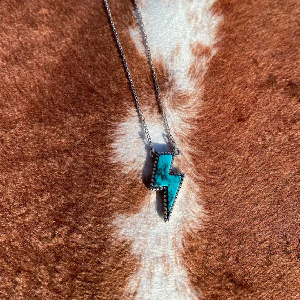 Alloy Retro Geometric Lightning Pendant Necklace For Women With Electroplating Treatment