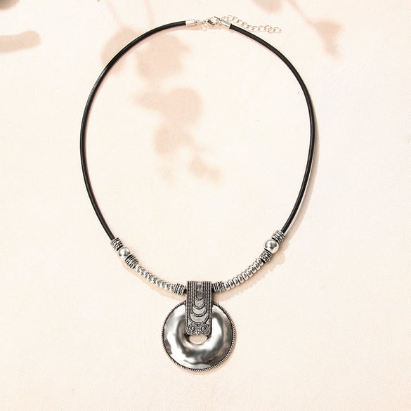 Alloy Retro Geometric Rope Clavicle Chain With Electroplating Treatment
