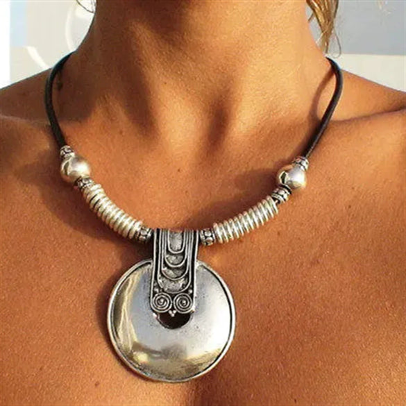 Alloy Retro Geometric Rope Clavicle Chain With Electroplating Treatment