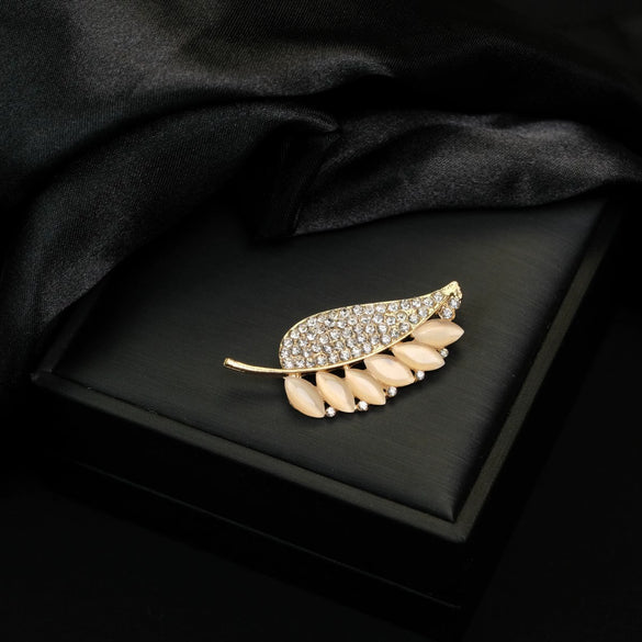 Alloy Rhinestone Leaf Brooch With Electroplating Fashionable Plants Flowers Style For Women And Unisex