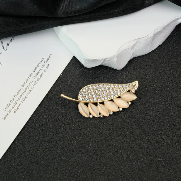 Alloy Rhinestone Leaf Brooch With Electroplating Fashionable Plants Flowers Style For Women And Unisex