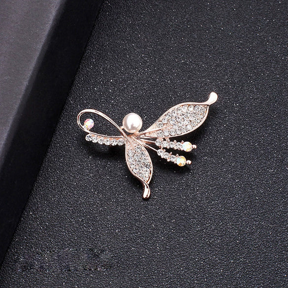 Alloy Rhinestone Pearl Women's Retro Antilight Sweater Pin Brooch With Flower Pattern And Electroplating Treatment