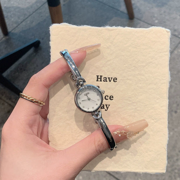 Alloy Round Dial Bracelet Watch With Printed Logo Leisure Style For Female Students