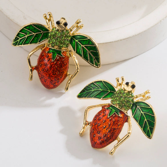 Alloy S925 Silver Needle Women's Retro Fruit Food Style Diamondencrusted Oil Dripping Bee Strawberry Earrings