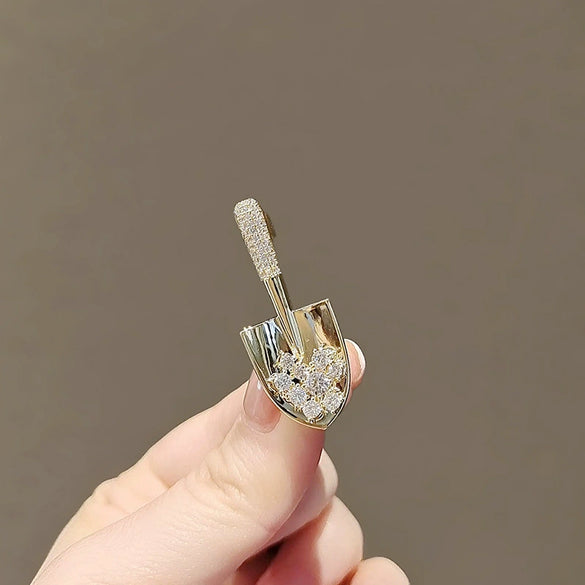 Alloy Shovel Shining Diamond Brooch For Women Electroplated Natural Style