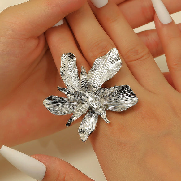 Alloy 925 Silver Electroplated Flower Shaped Women's Exaggerated Retro Earrings