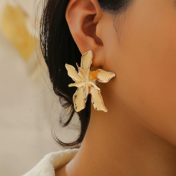 Alloy 925 Silver Electroplated Flower Shaped Women's Exaggerated Retro Earrings