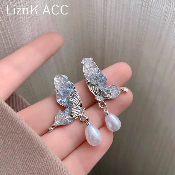 Alloy Silver Needle Insect Pattern Electroplated Butterfly Pearl Earrings For Women Retro Temperament Light Luxury