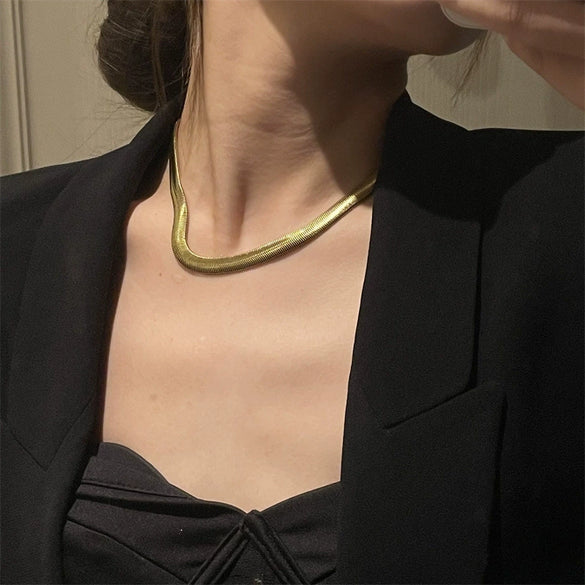 Alloy Snake Bone Chain Necklace With Wave Design Electroplated Thick Clavicle Necklace For Women