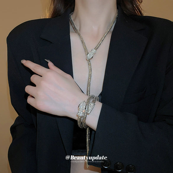 Alloy Snakeshaped Diamondencrusted Clavicle Chain Necklace For Women With Highend And Geometric Animal Style