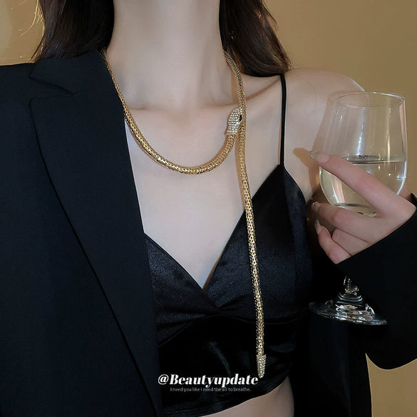 Alloy Snakeshaped Diamondencrusted Clavicle Chain Necklace For Women With Highend And Geometric Animal Style