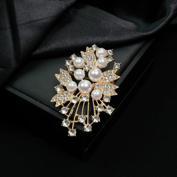Alloy Starshaped Electroplated Women's Brooch Fashionable And Creative Pearl Design