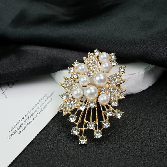 Alloy Starshaped Electroplated Women's Brooch Fashionable And Creative Pearl Design