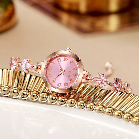 Alloy Women's Fashionable Round Dial Clover Bracelet Watch