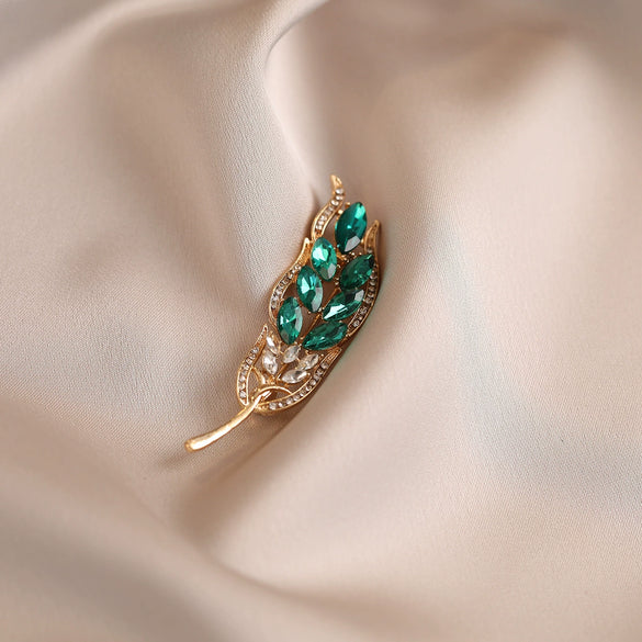 Alloy Women's Minimalist Flower Shaped Electroplated Brooch Accessories