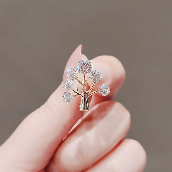 Alloy Women's Natural Style Tree Of Life Brooch With Flower Pattern And Electroplating Design