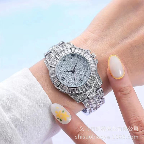 Alloy Women's Quartz Watch With Round Dial And Stainless Steel Buckle Diamondembedded