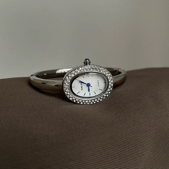 Antique Oval Mini Bathtub Golden Women's Quartz Wristwatch With Stainless Steel Buckle And Metal Case In Medieval Style