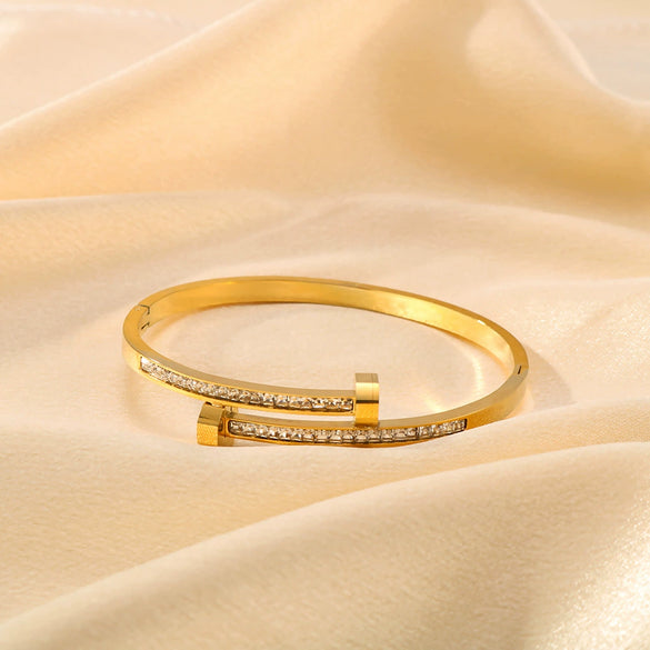 Asymmetric Open Disc Niche Fashion Women's Bracelet Set In Titanium Steel Plated 18K Gold With Zircon Vacuum Plated In 18K Furnace
