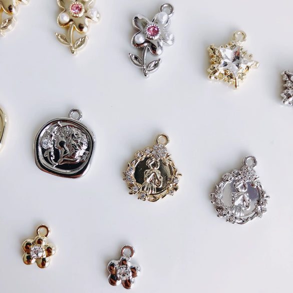 Asymmetrical Metal Style Square Button Alloy Brooch Necklace With Diamond Flower Electroplating