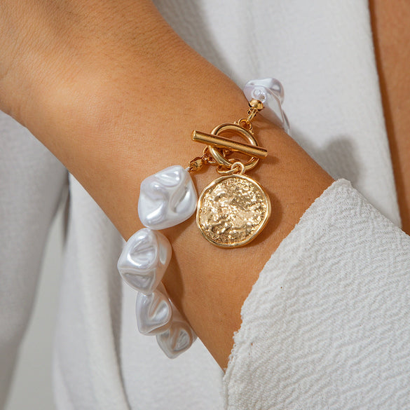 Baroque Imitation Pearl Beaded Clavicle Necklace Women's Retro French Alloy Geometric Electroplated Pendant Necklace