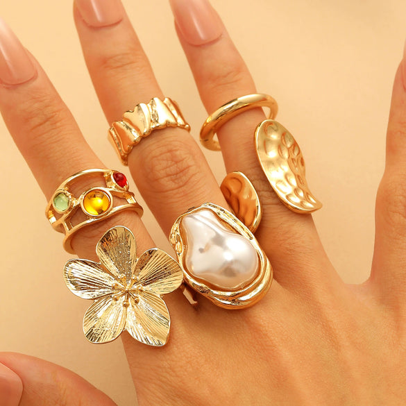 Baroque Pearl Flower Pleated Metal Lava Ring For Women Retro Fashion With Electroplating Geometric Pattern And Mixed Materials