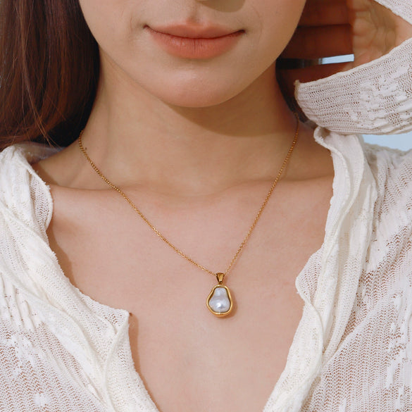 Baroque Pearl Necklace In Stainless Steel And Titanium Steel With Geometric Design And Electroplating Treatment