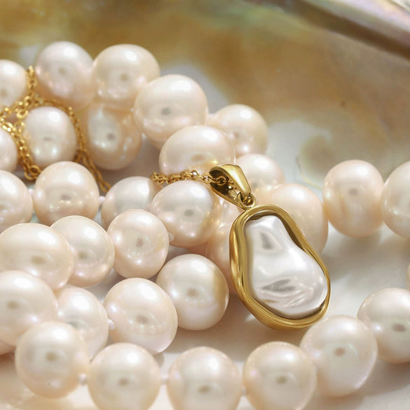 Baroque Pearl Necklace In Stainless Steel And Titanium Steel With Geometric Design And Electroplating Treatment