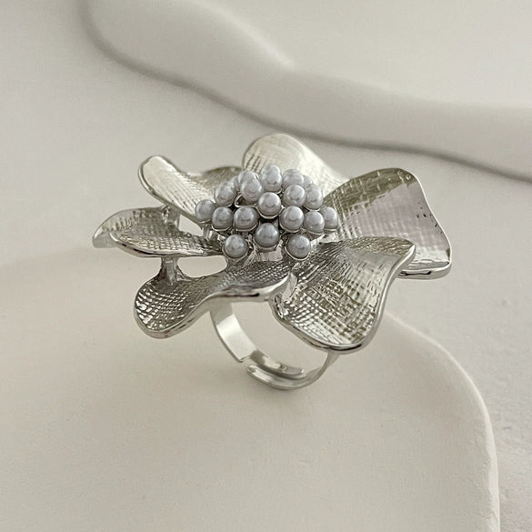 Baroque Style Metal Imitation Pearl Pleated Flower Ring For Women With Electroplating