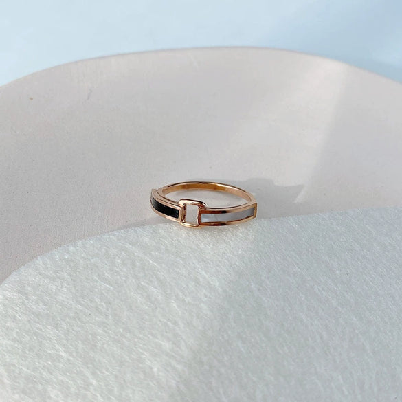 Black And White Shell Geometric Titanium Steel Electroplated Women's Couple Ring